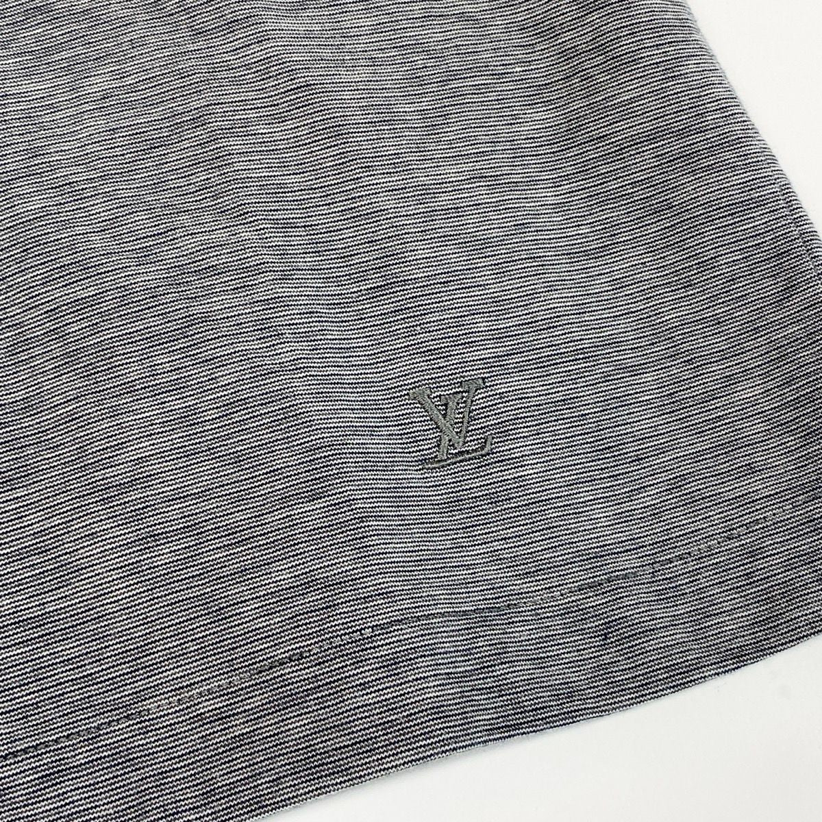 Louis Vuitton Crew Neck Short Sleeve T-Shirt Contrast Bicolor LV Logo Embroidery — view 5