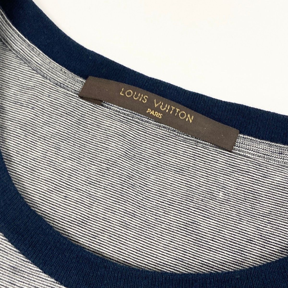 Louis Vuitton Crew Neck Short Sleeve T-Shirt Contrast Bicolor LV Logo Embroidery — view 8