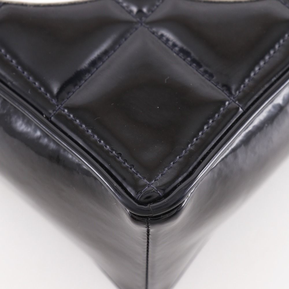 Chanel Heart Vanity Patent Leather Enamel Handbag — view 4