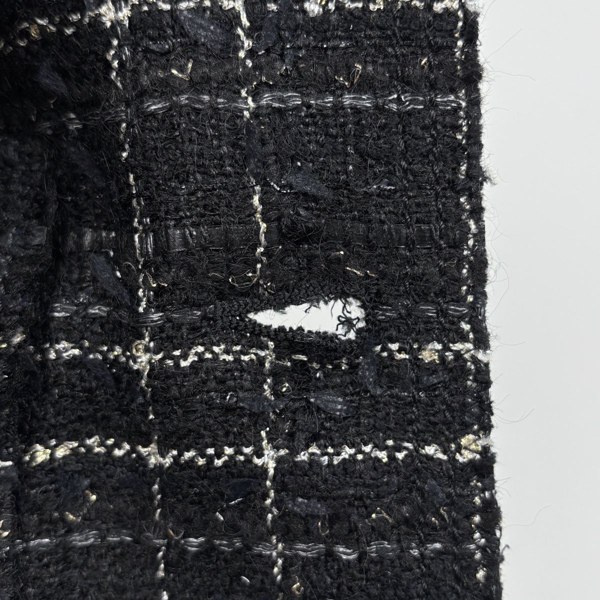 Chanel Tweed Jacket 08c Scissors Motif Button Black — view 4