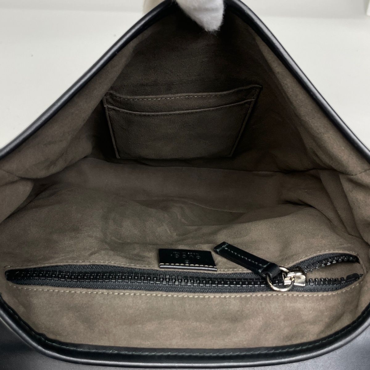 Gucci GG Pattern Shoulder Bag Beige Black — view 8