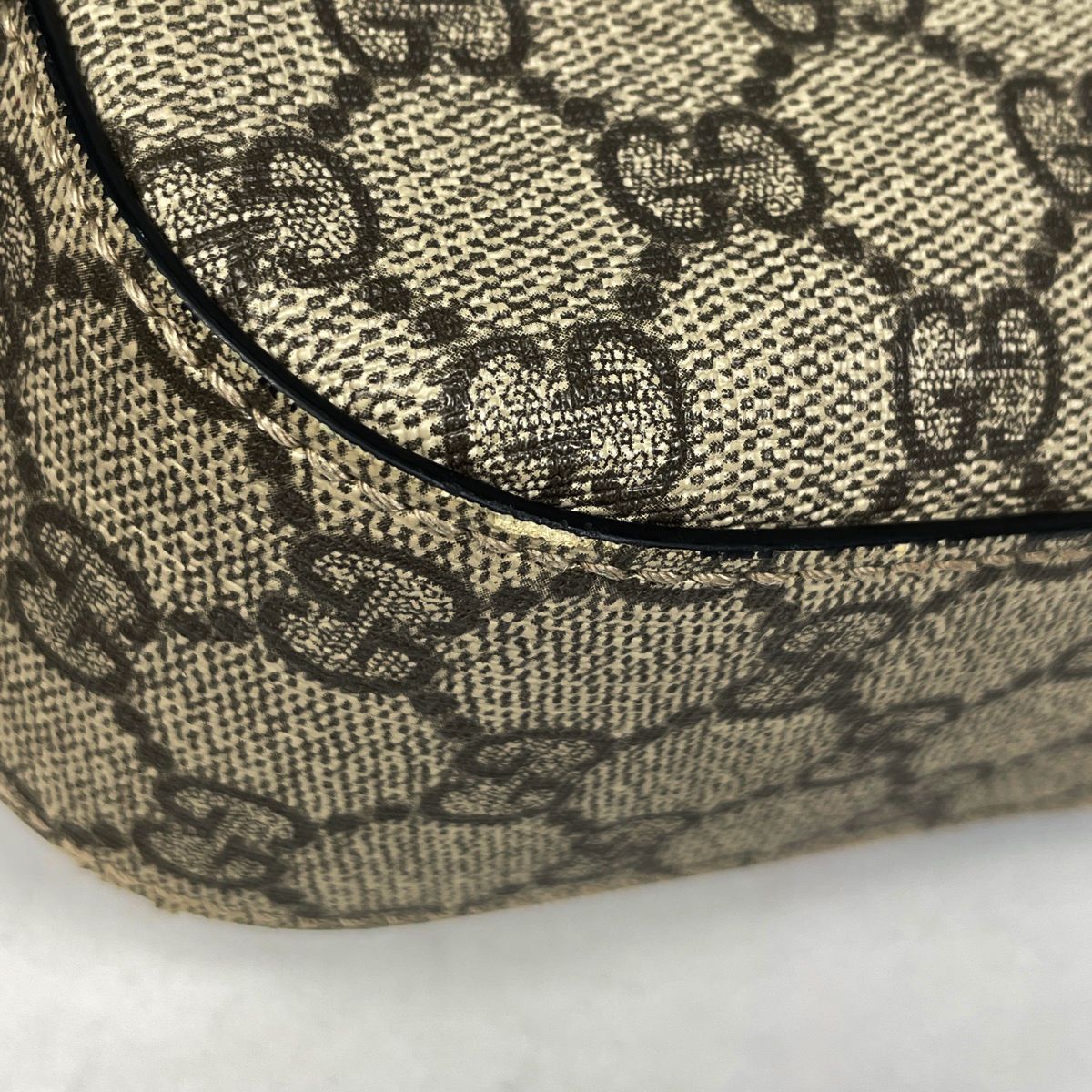 Gucci GG Pattern Shoulder Bag Beige Black — view 3