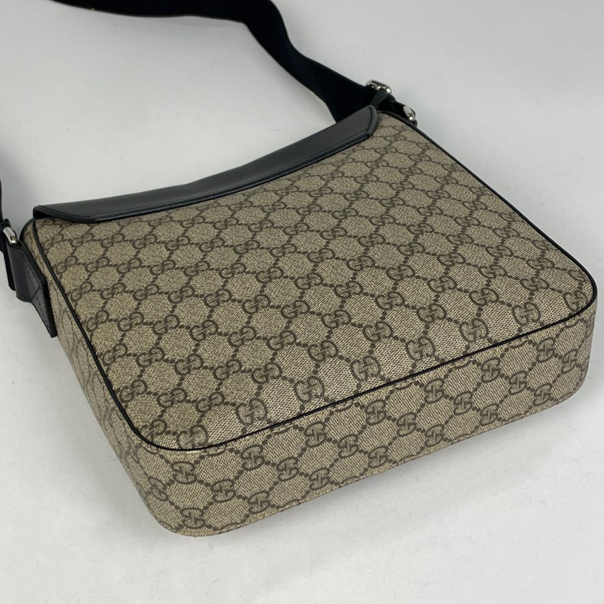 Gucci GG Pattern Shoulder Bag Beige Black — view 2