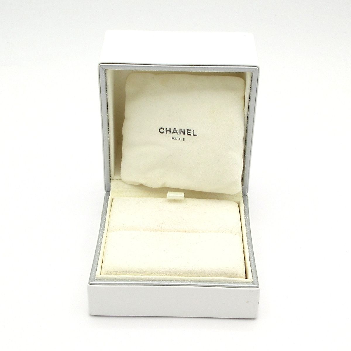 Chanel Ring 48 Camellia Diamond — view 7