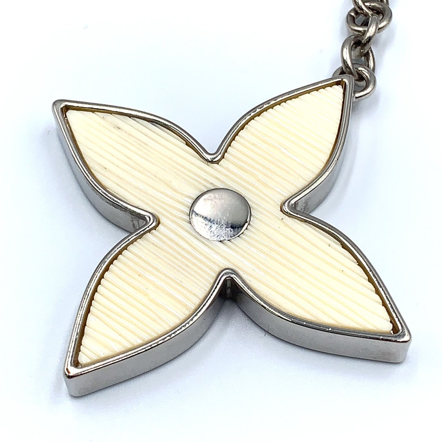 Louis Vuitton Bijou Sac Fleur de Epi Bag Charm Enamel Metal Silver White — view 4