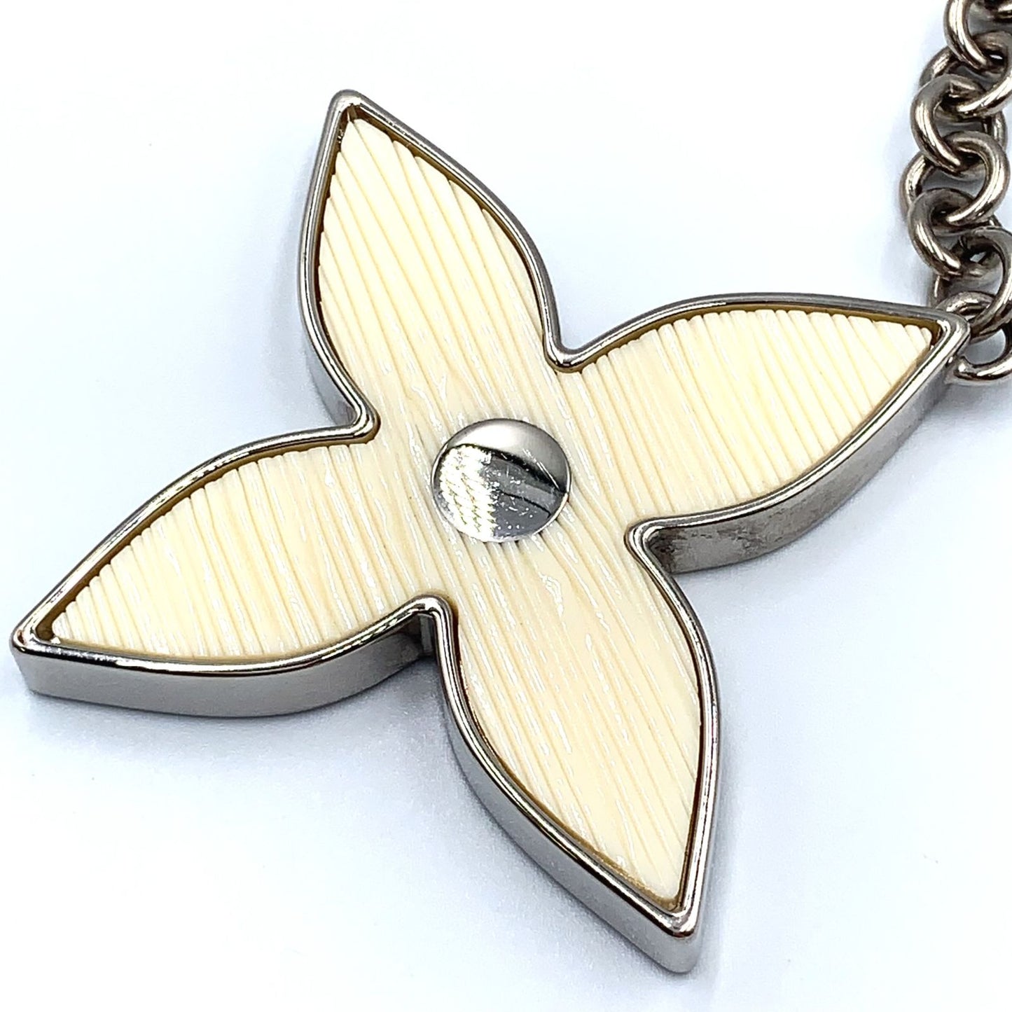 Louis Vuitton Bijou Sac Fleur de Epi Bag Charm Enamel Metal Silver White — view 5