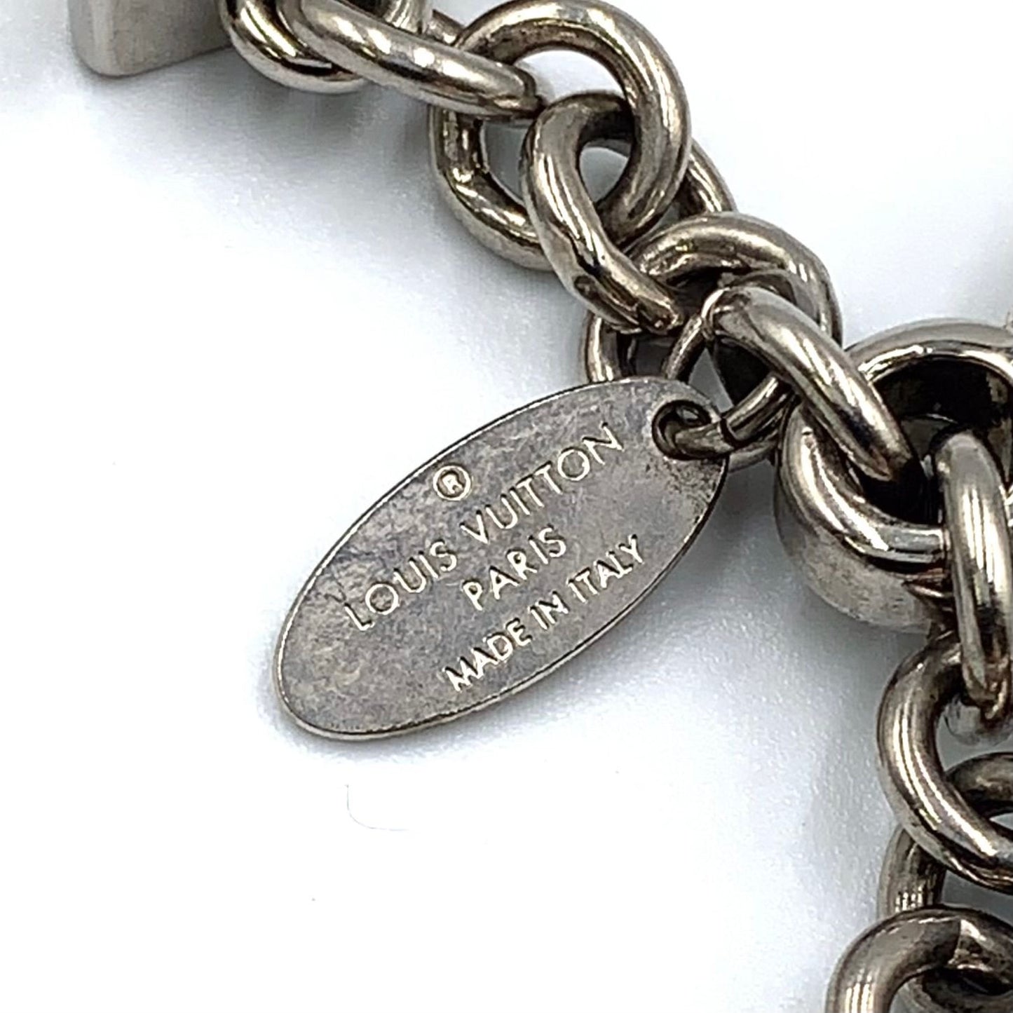 Louis Vuitton Bijou Sac Fleur de Epi Bag Charm Enamel Metal Silver White — view 3