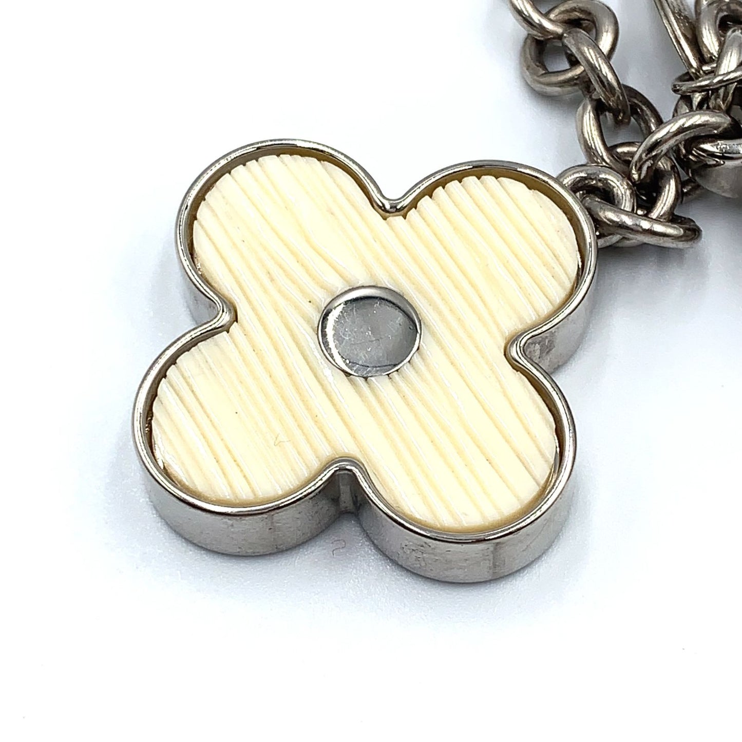 Louis Vuitton Bijou Sac Fleur de Epi Bag Charm Enamel Metal Silver White — view 9