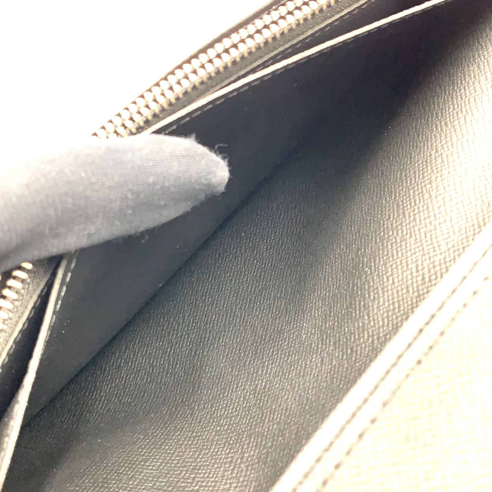 Louis Vuitton Portefeuille Brazza Taiga Initial Leather Black Bifold Wallet — view 8