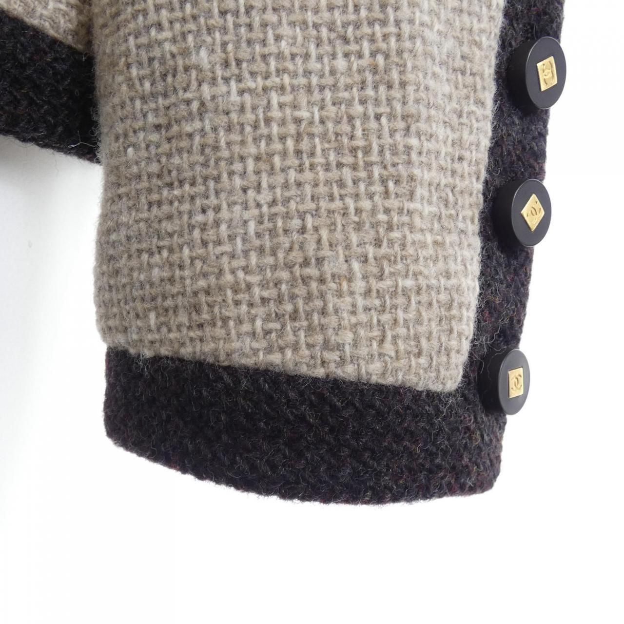 Chanel Vintage Collarless Jacket — view 6
