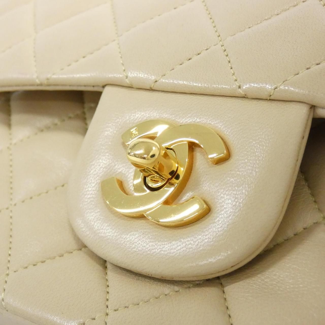 Chanel Vintage Shoulder — view 4
