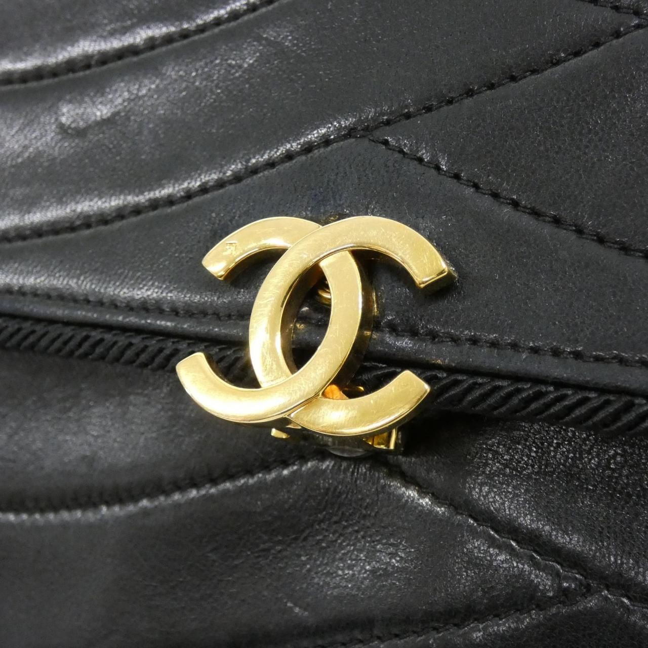 Chanel Vintage Shoulder — view 4