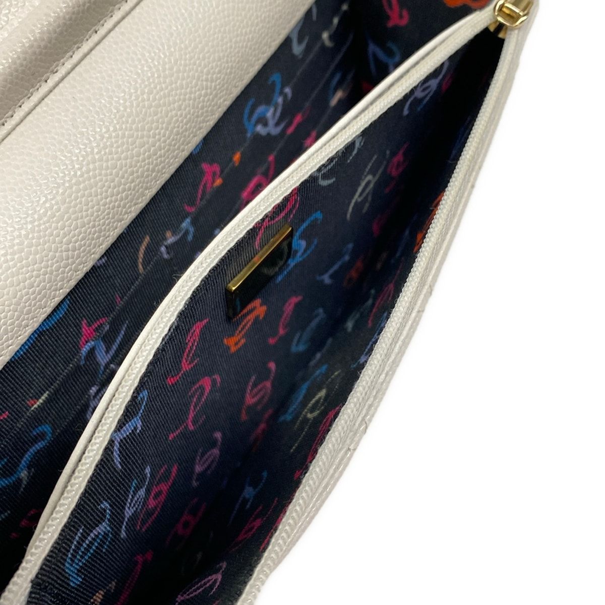 Chanel Wallet Quilted White Chain Gold Metal — view 5