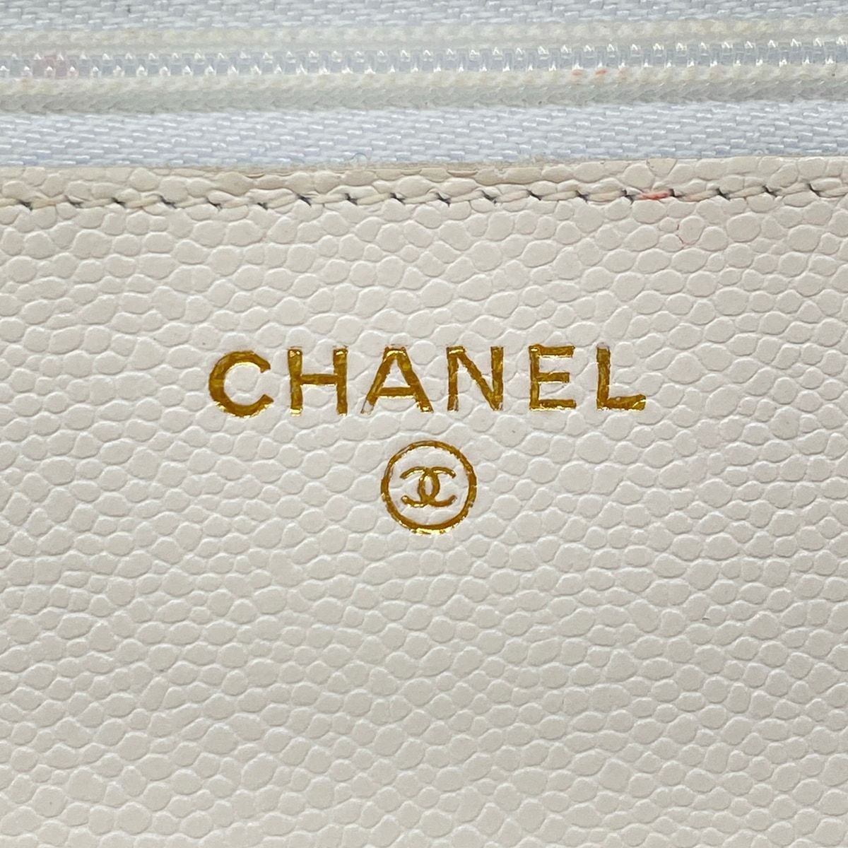 Chanel Wallet Quilted White Chain Gold Metal — view 6