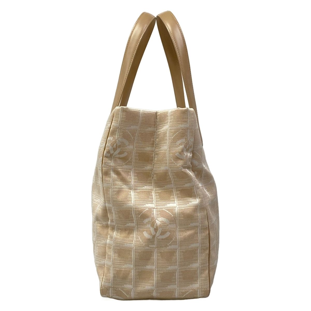 Chanel Handbag New Travel Line Ivory Beige Leather — view 4