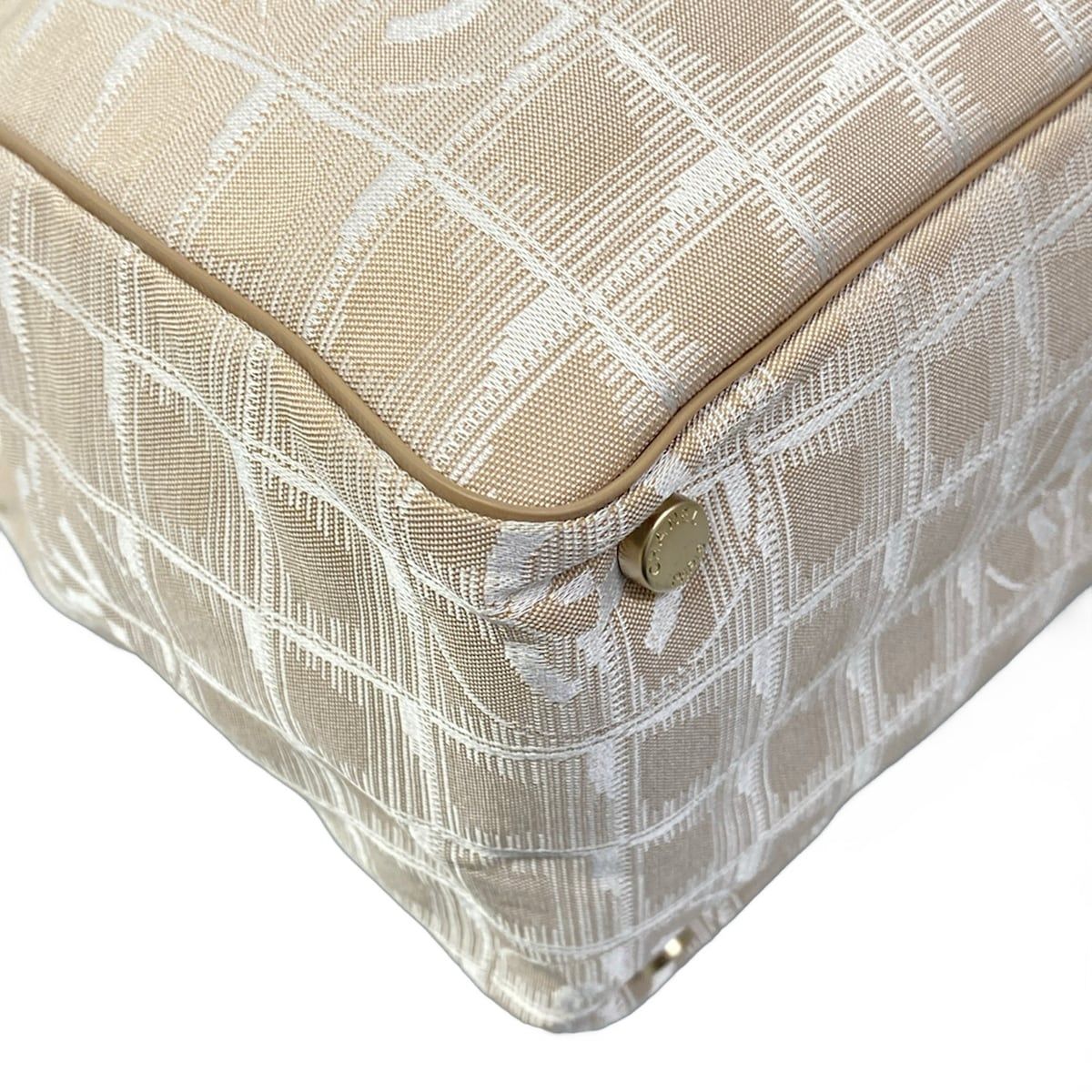Chanel Handbag New Travel Line Ivory Beige Leather — view 6
