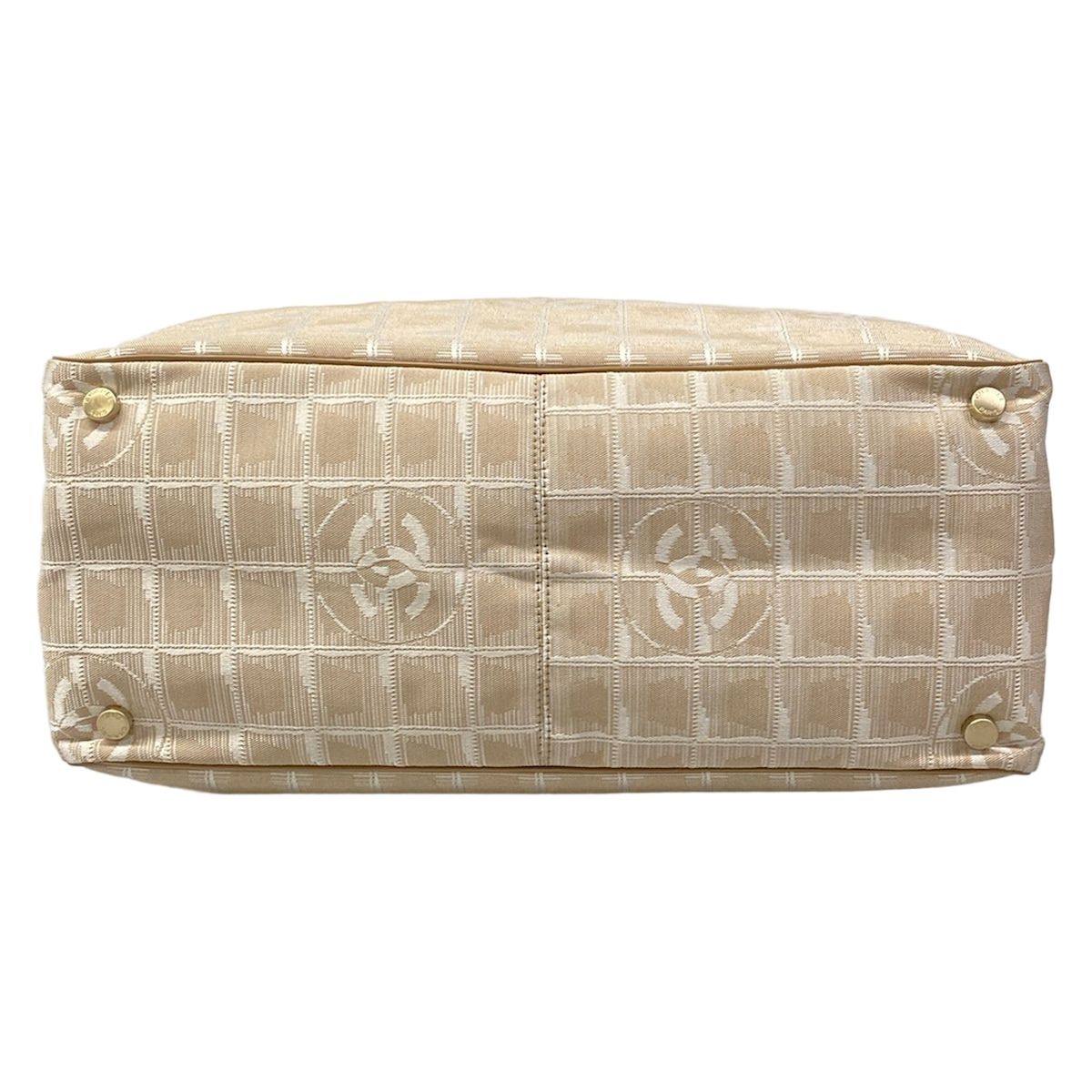 Chanel Handbag New Travel Line Ivory Beige Leather — view 5