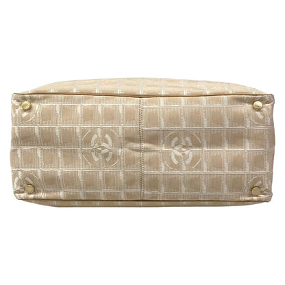 Chanel Handbag New Travel Line Ivory Beige Leather — view 5