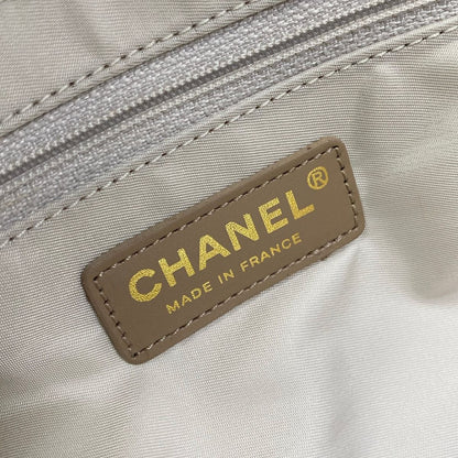 Chanel Handbag New Travel Line Ivory Beige Leather — view 9