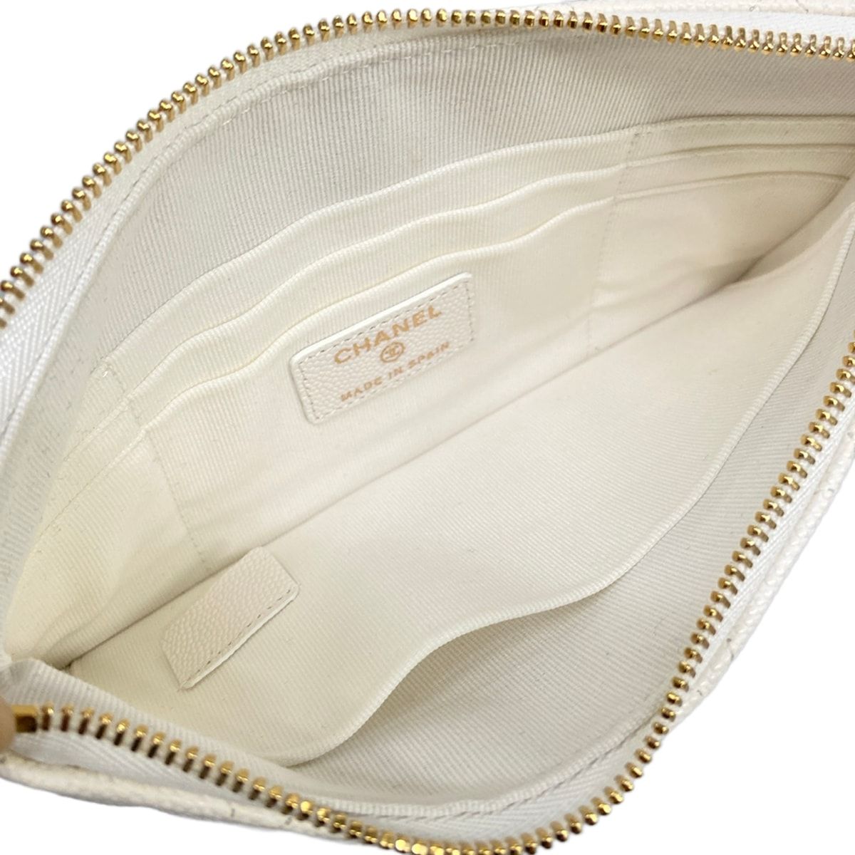 Chanel Pouch Quilted White CC Logo Gold — view 4