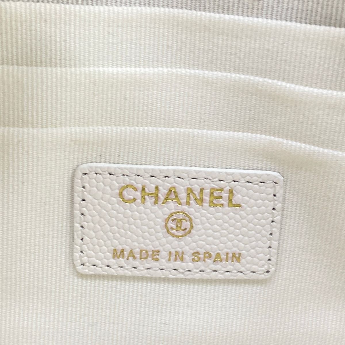 Chanel Pouch Quilted White CC Logo Gold — view 5
