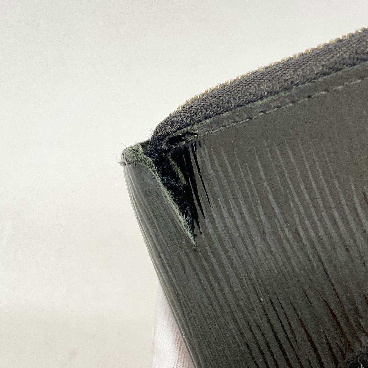 Louis Vuitton Wallet Epi Electric Zippy Organizer Noir — view 6