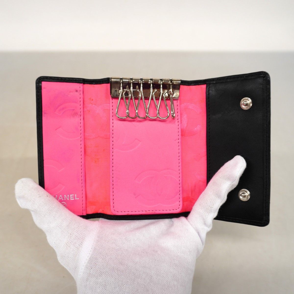 Chanel Key Case Cambon Lambskin Black Silver Key Holder — view 3