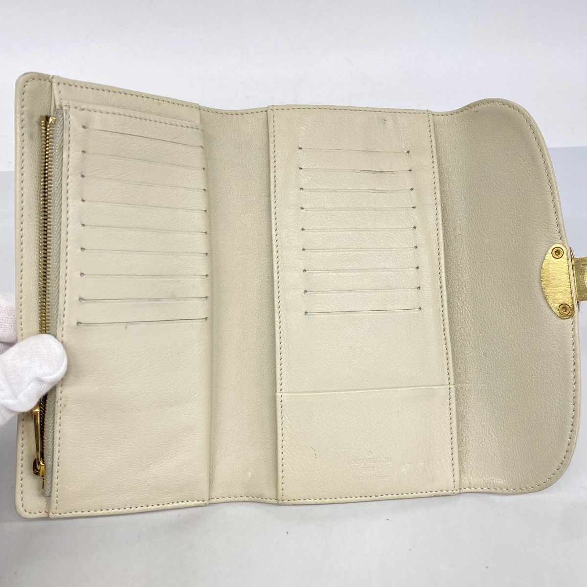 Louis Vuitton Trifold Wallet Mahina Portefeuille Amelia — view 3