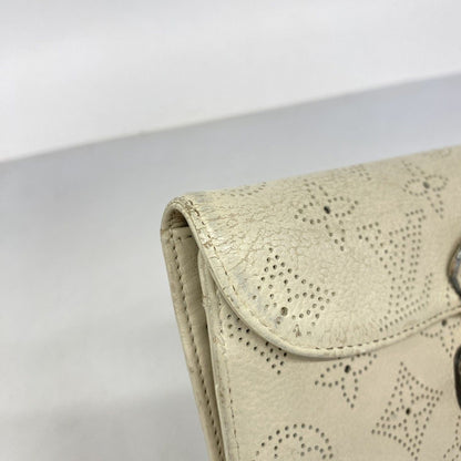 Louis Vuitton Trifold Wallet Mahina Portefeuille Amelia — view 6