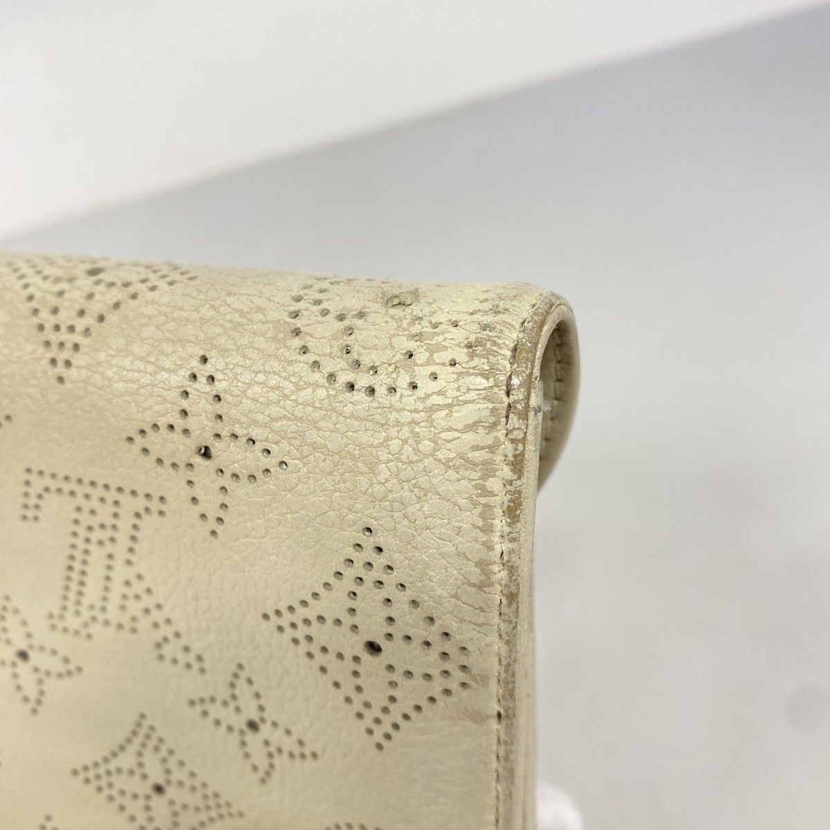 Louis Vuitton Trifold Wallet Mahina Portefeuille Amelia — view 5