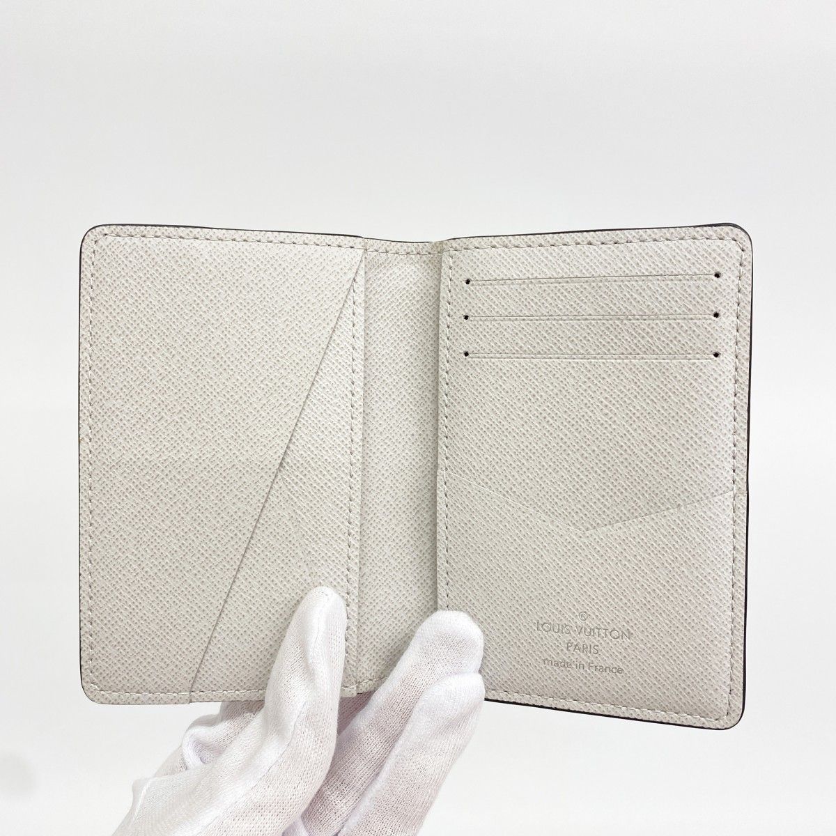 Louis Vuitton Card Case Taigarama Organizer de Poche Antarctic — view 3