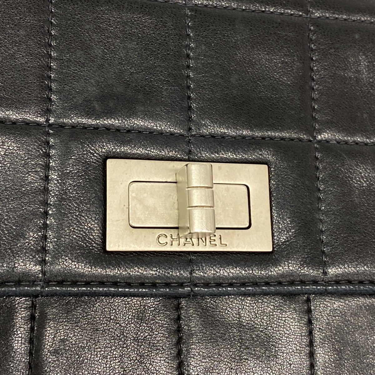 Chanel Shoulder Bag 2.55 Choco Bar Lambskin Black Silver — view 9