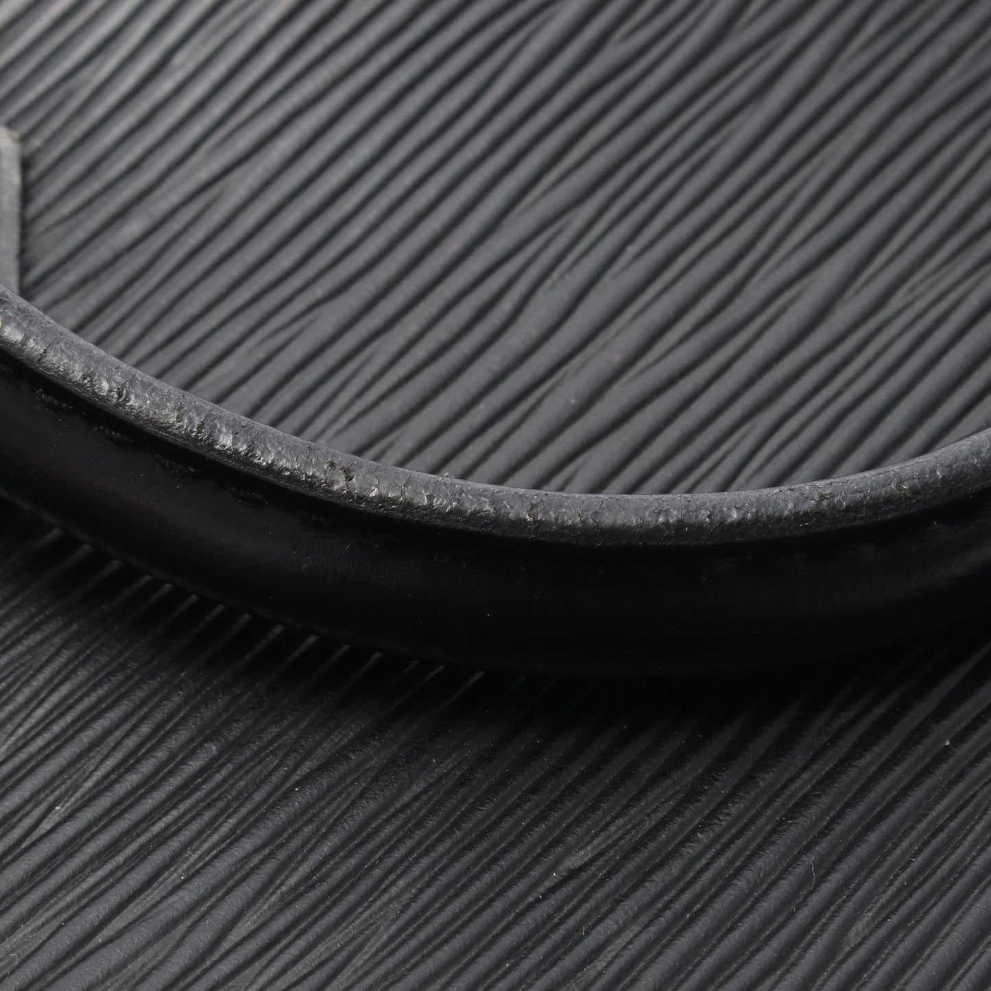 Louis Vuitton Handbag Alma Noir Leather — view 9