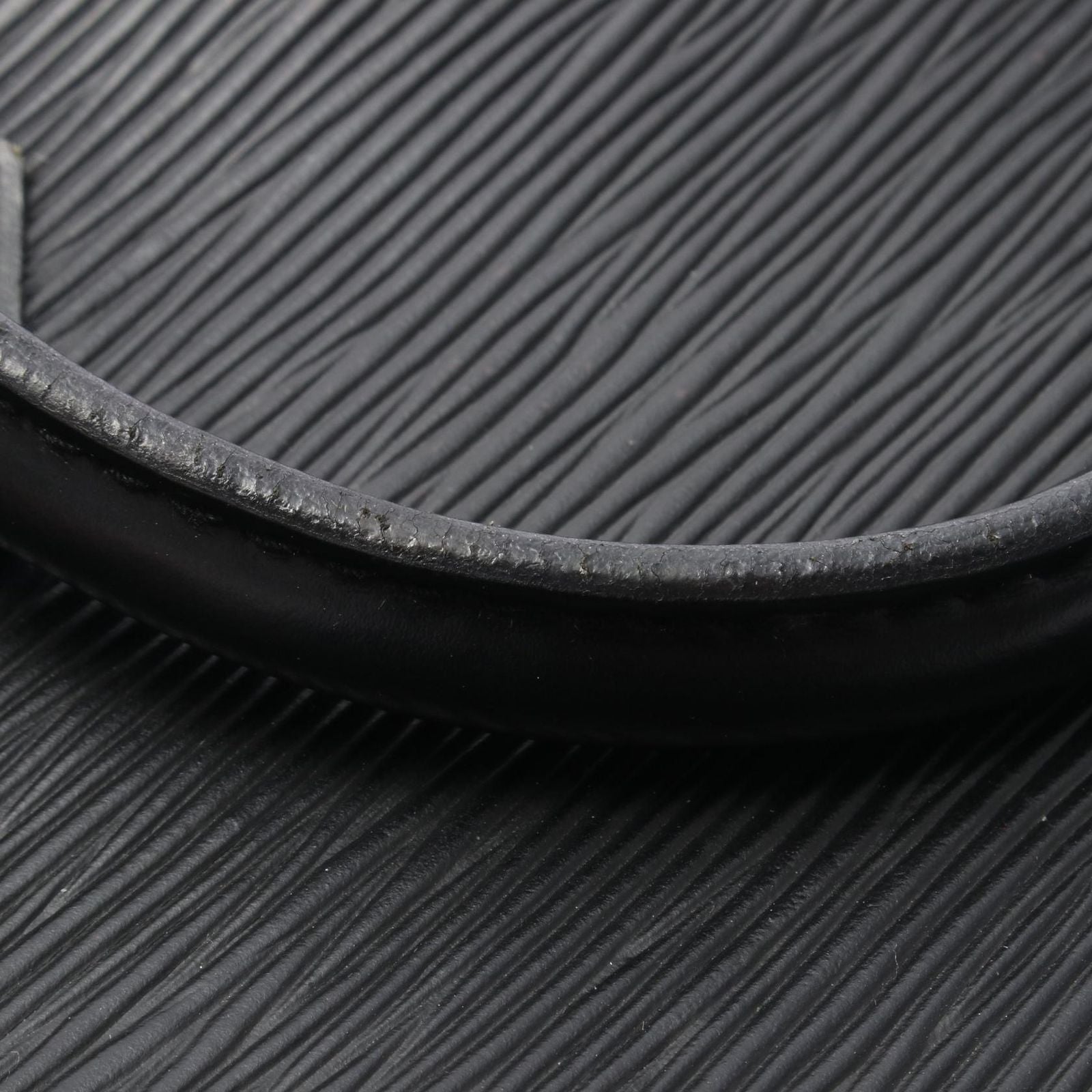 Louis Vuitton Handbag Alma Noir Leather — view 9