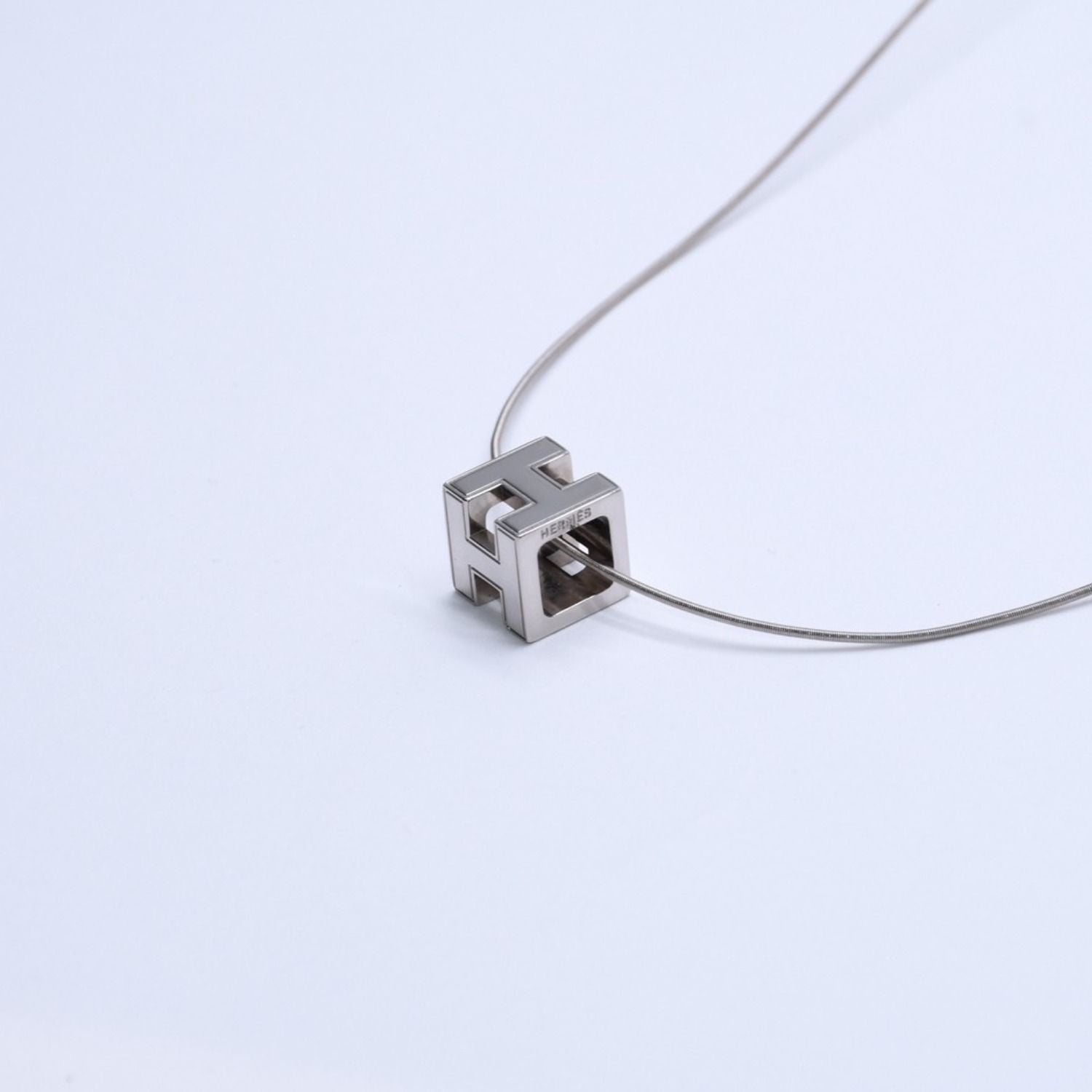 Hermes Cage D'h Cube Wire Necklace Silver — view 3