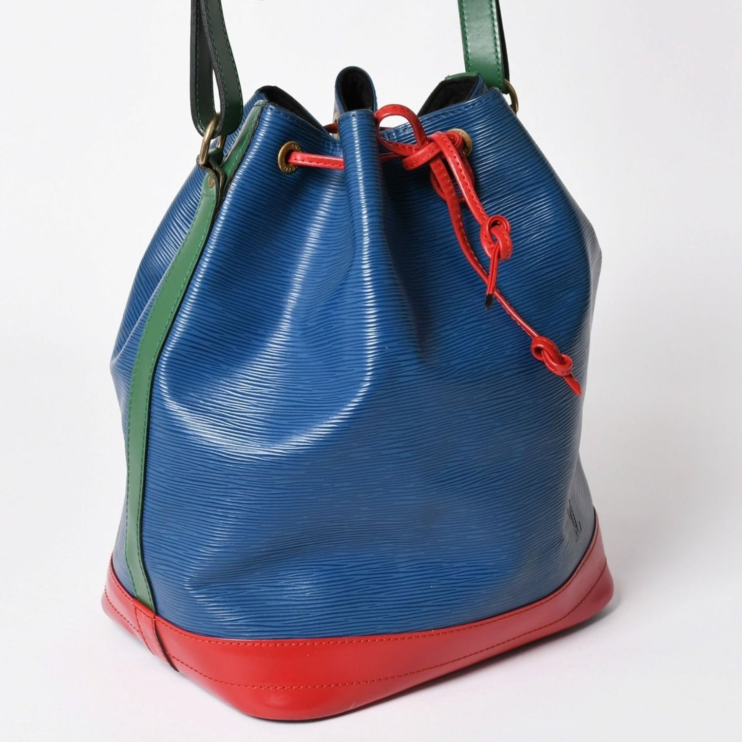 Louis Vuitton Epi Noe Tricolor Drawstring Shoulder Bag Toledo Blue Castilian — view 3