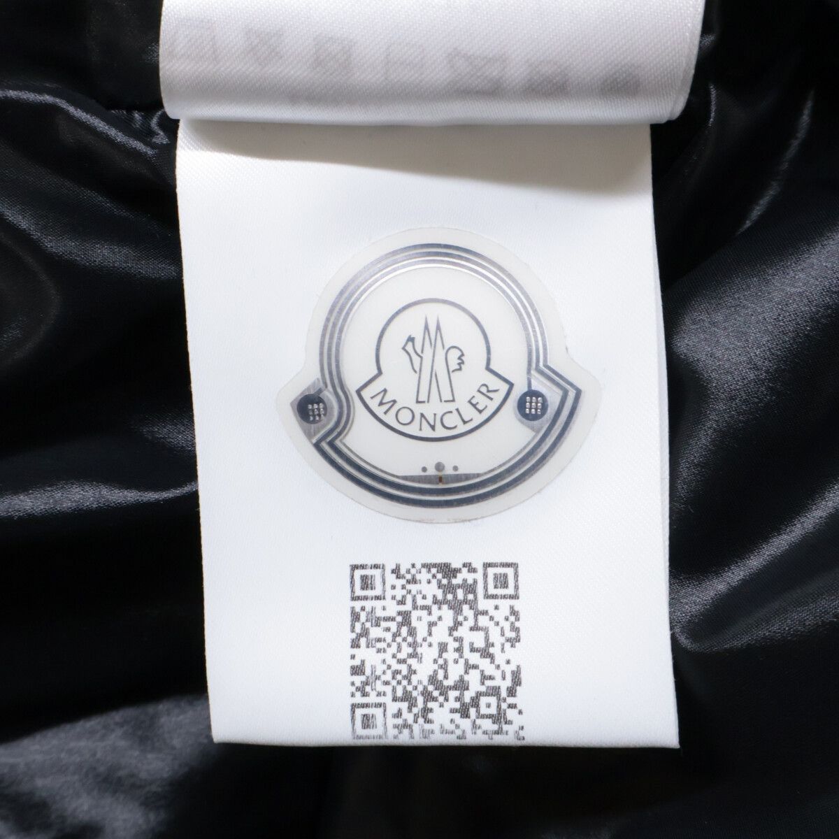 Moncler Montcla Down Jacket — view 9