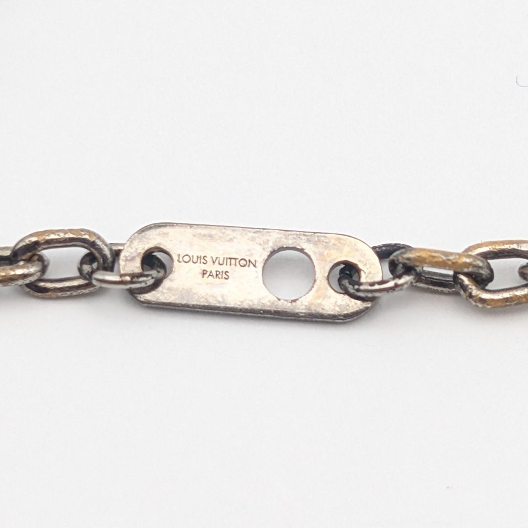 Louis Vuitton Collier LV Initial LV Logo Necklace — view 7