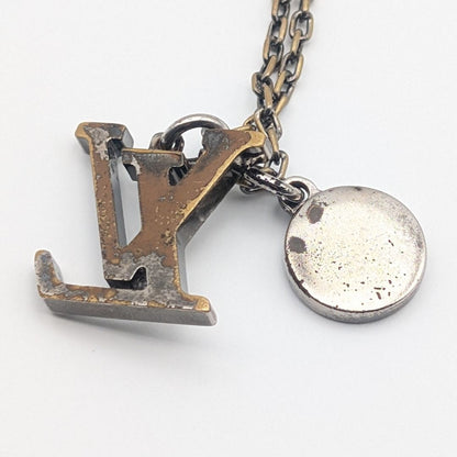 Louis Vuitton Collier LV Initial LV Logo Necklace — view 4
