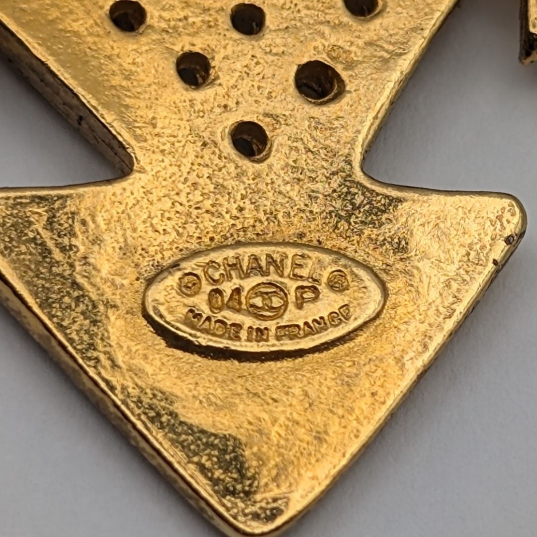 Chanel Brooch CC Logo Gold Cross Vintage — view 7