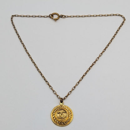 Chanel CC Logo Gold Pendant First Era Vintage — view 5