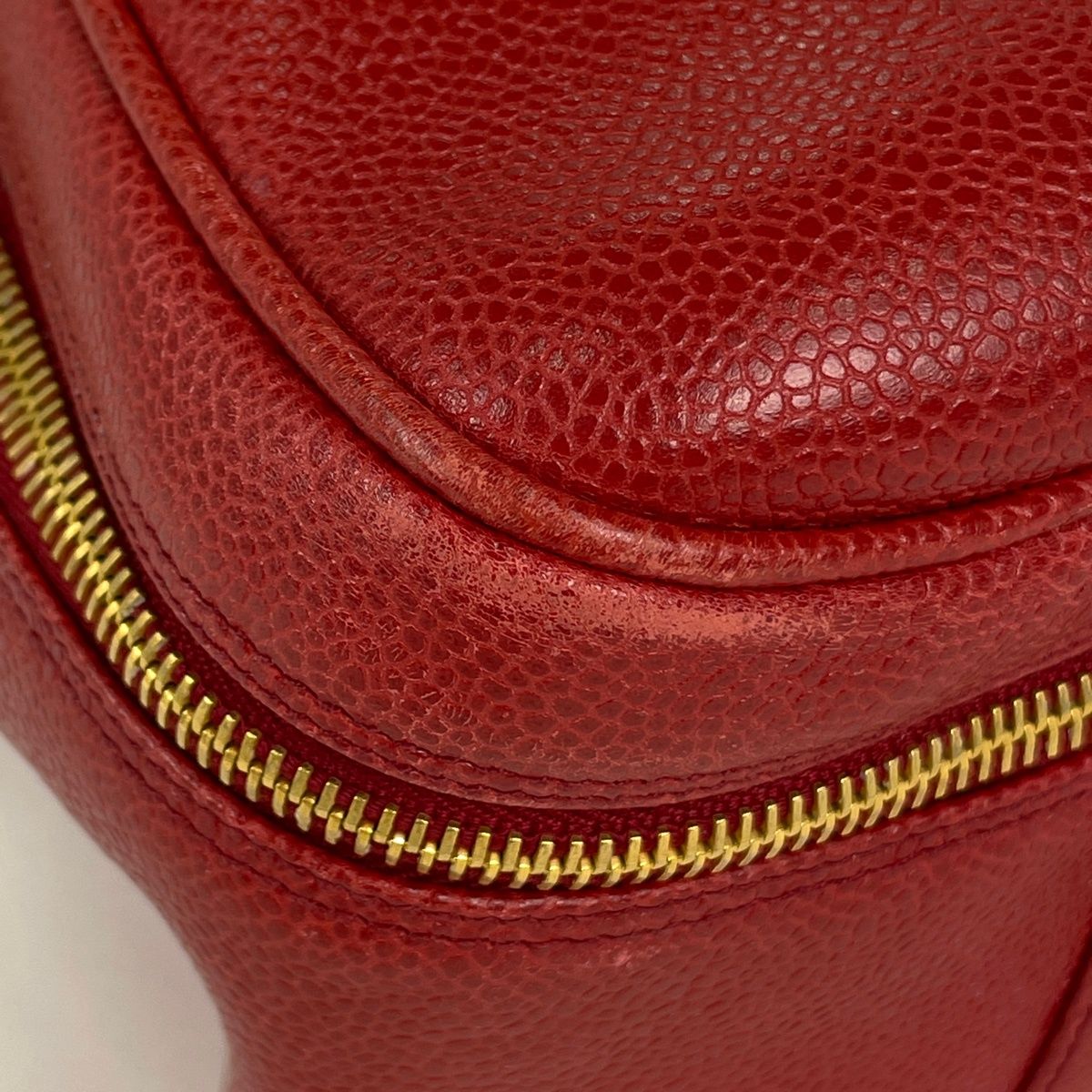 Chanel CC Logo Chain Shoulder Bag Caviar Leather — view 3