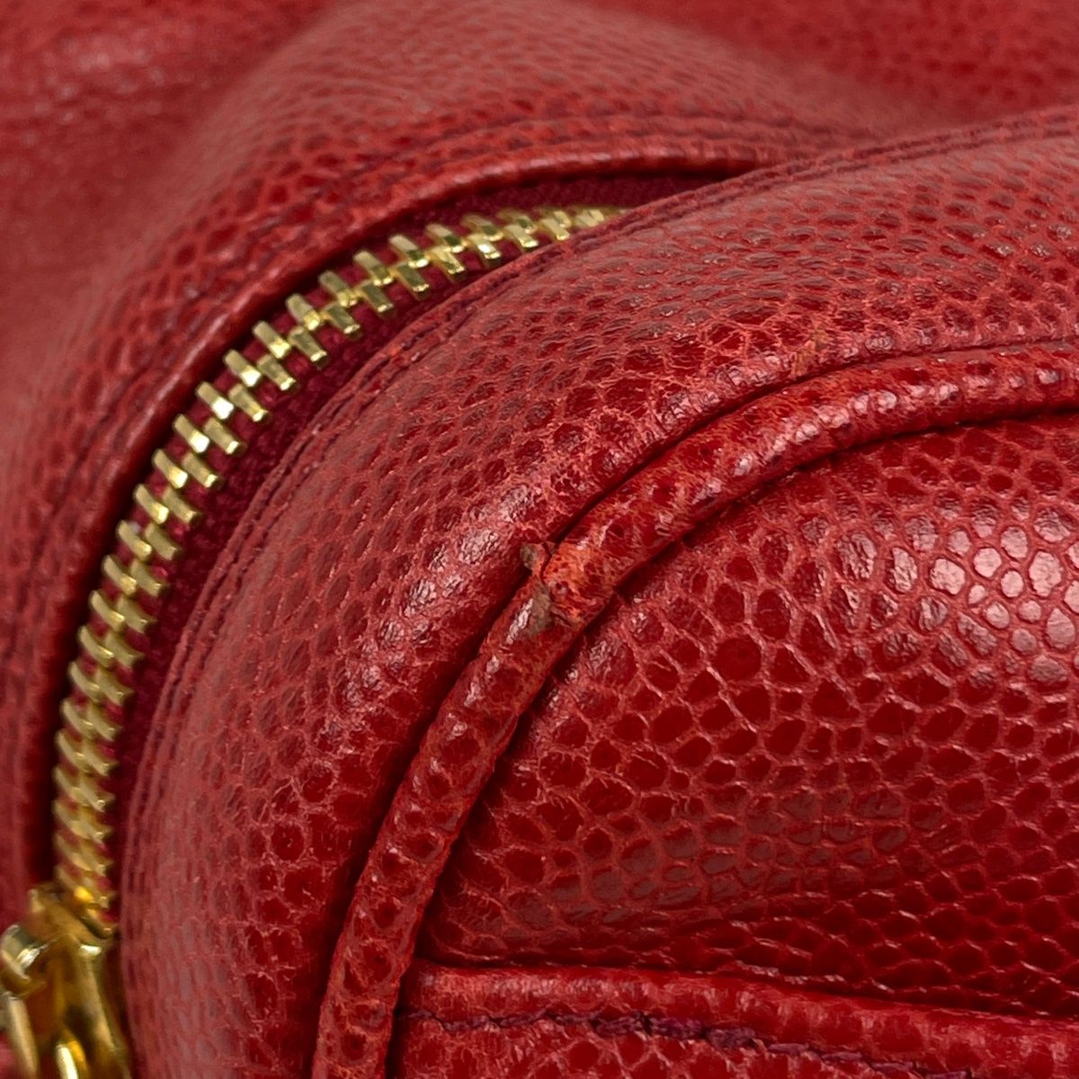 Chanel CC Logo Chain Shoulder Bag Caviar Leather — view 4