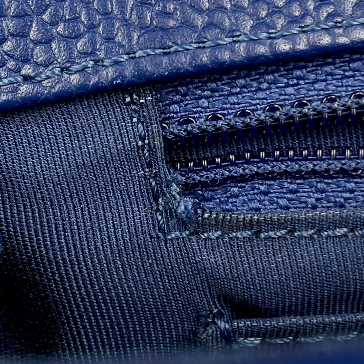 Chanel Stitch Chain Shoulder Bag CC Logo Chez Blanc Caviar Leather Blue — view 7