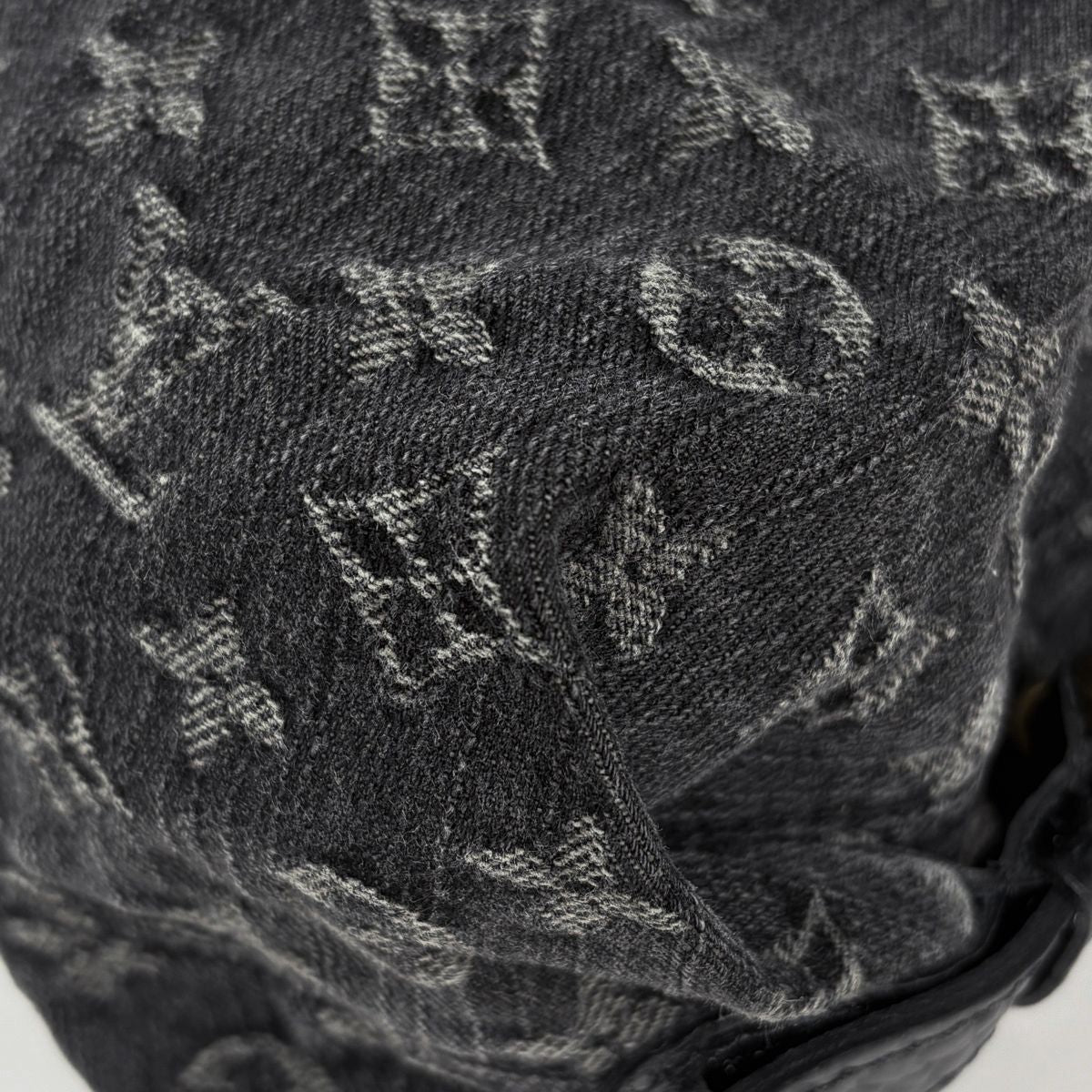 Louis Vuitton Neo Cabby 2-Way Shoulder Back Handbag Monogram Denim Noir — view 3