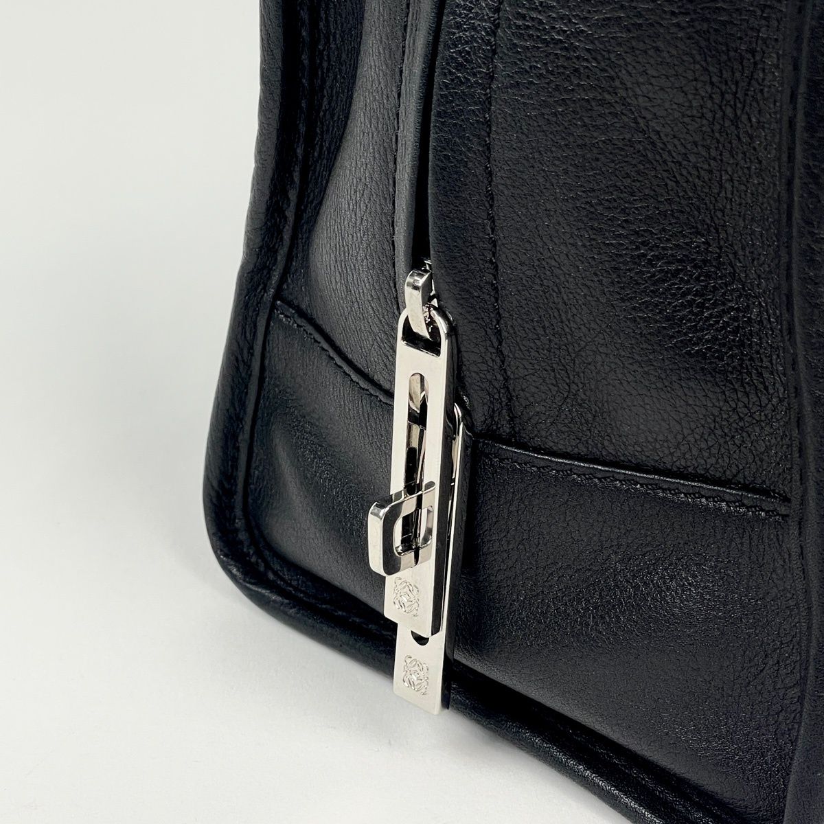Loewe Amazona 28 Anagram Handbag Leather Black — view 4