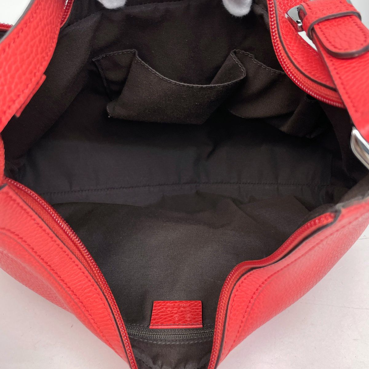 Gucci GG Logo Shoulder Bag Leather — view 6