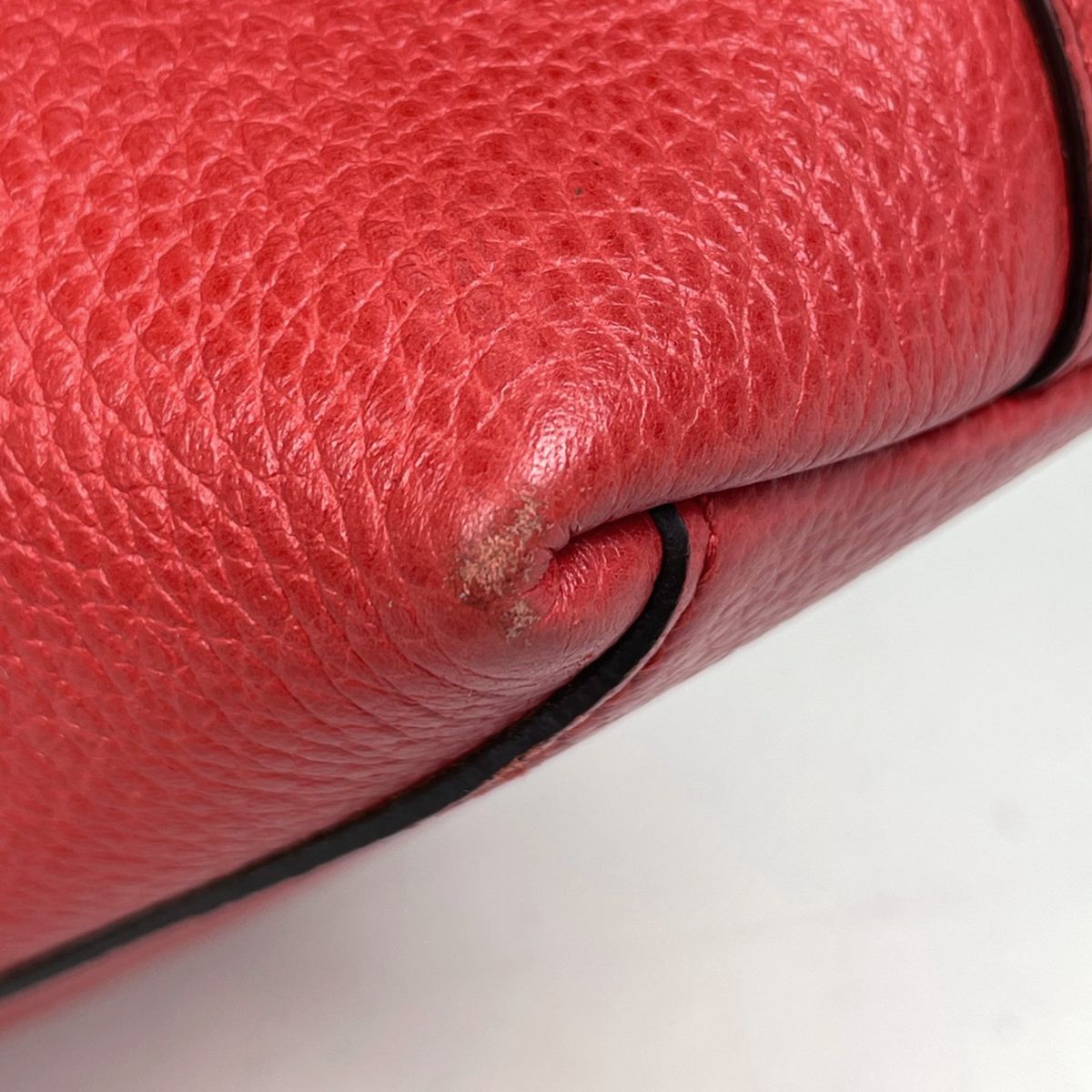 Gucci GG Logo Shoulder Bag Leather — view 3