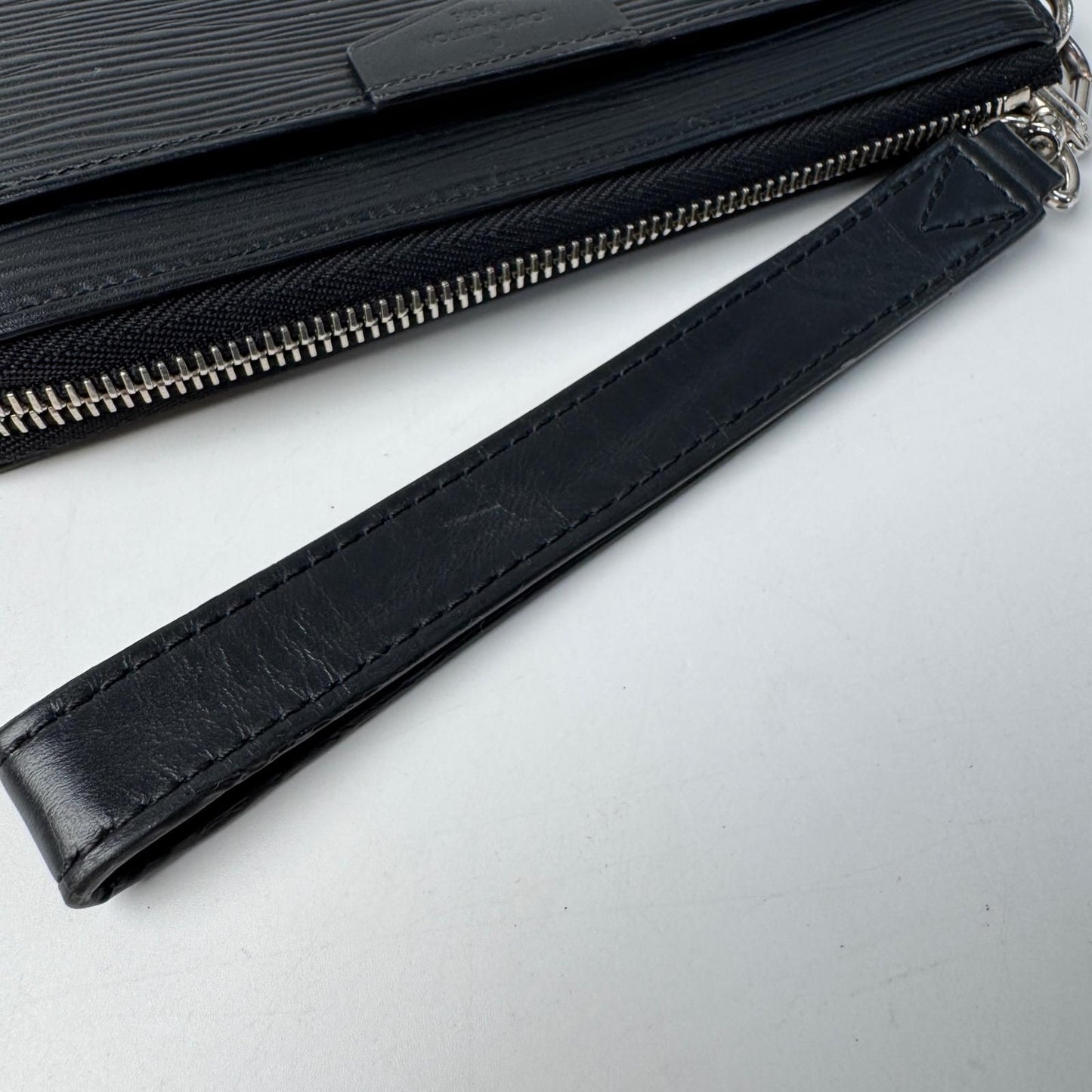 Louis Vuitton Zippy Dragonne Epi Noir IC Wallet — view 6