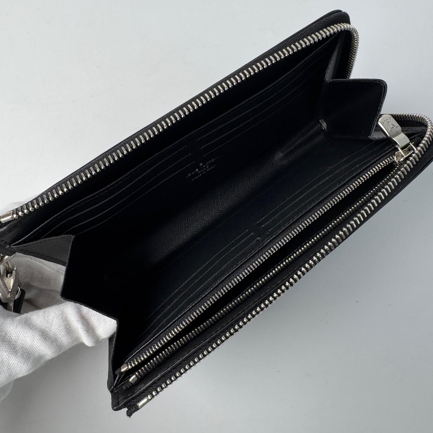 Louis Vuitton Zippy Dragonne Epi Noir IC Wallet — view 3